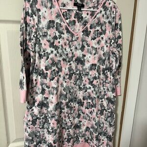 Simply Vera Vera Wang Pink and Gray Floral Top